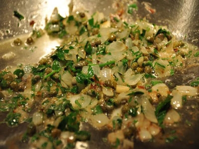 каперси зелень і цибулю