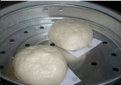 укладаємо булочки в пароварку