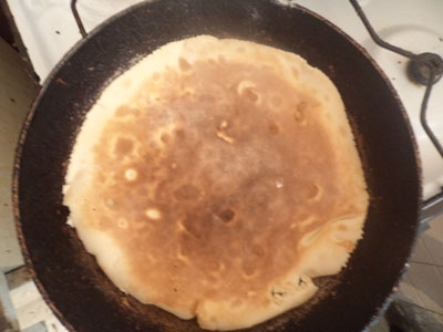 корж на сковороді