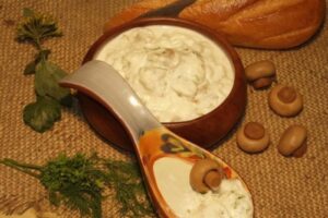 Білий грибний соус для риби