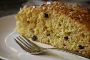 Пісний пиріг з горіхами і родзинками