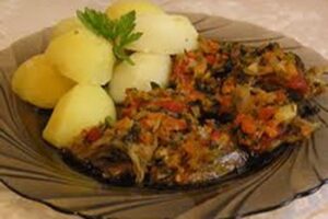 Баклажани, запечені з овочами