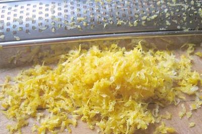 натираємо цедру лимона