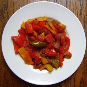 тарілка з ікрою з солодкого перцю