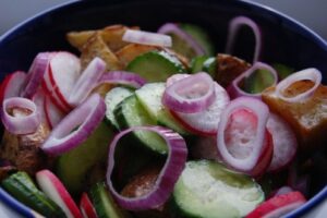 Салат з печеною картоплею