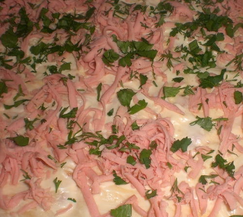 Шар ковбаси і зелені