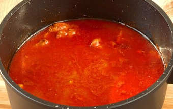 тушкуємо яловичину в томатах