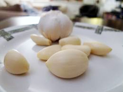 часник на столі