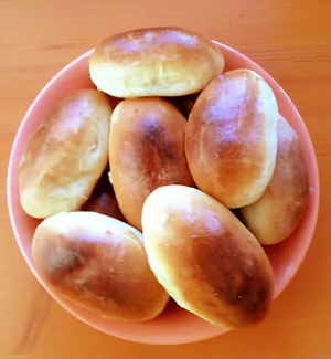 Печені пиріжки готові