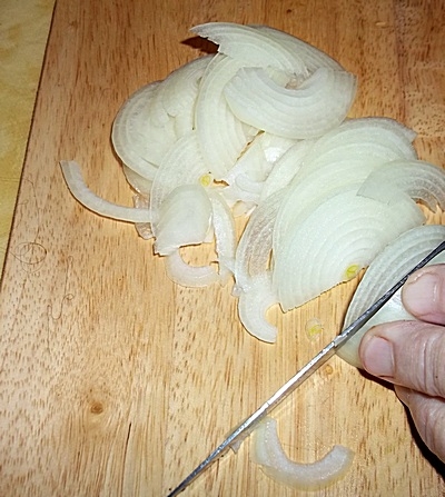 цибулю півкільцями