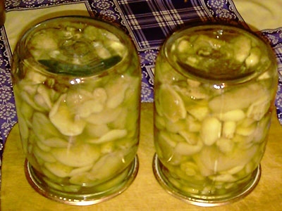 гриби в банках