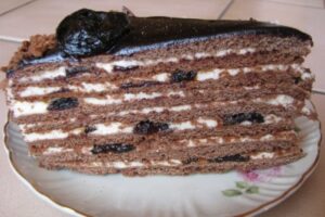 Торт «Чорнослив в шоколаді»