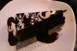 Шоколадно &; трюфельний торт