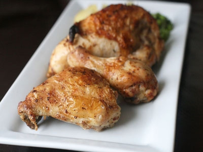 картопля з курки на тарілці