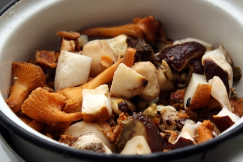 нарізаємо гриби