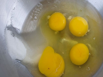 яйця з цукром