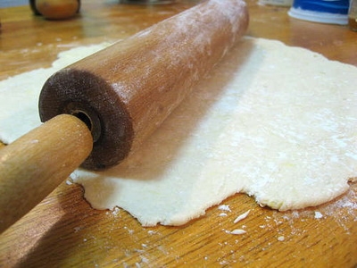 розкачуємо тісто