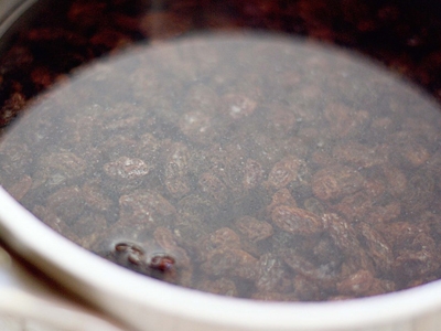 промиваємо родзинки