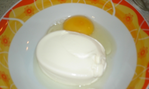 змішуємо сир з яйцями