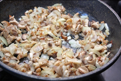 підготуємо печериці та цибулю