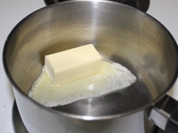 розтоплюємо вершкове масло