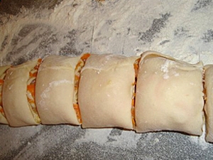 розрізаємо рулет на шматочки