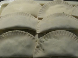 викладаємо чебуреки в бік