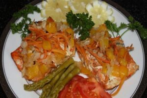 Лосось з овочами