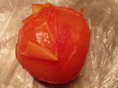 знімаємо з помідорів шкірку