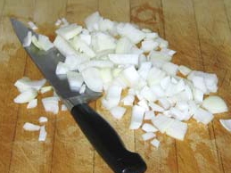подрібнюємо цибулю