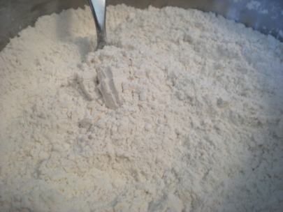 змішуємо борошно з розпушувачем