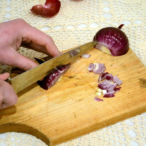 червоний цибулю кубиками