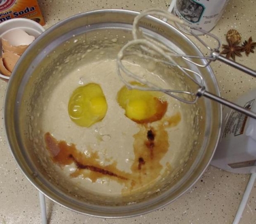 яйця в мисці