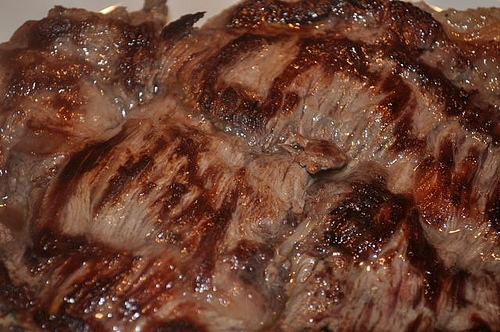 обсмажуємо шматочки яловичини