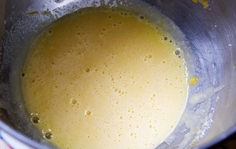 збиваємо кефір з яйцем