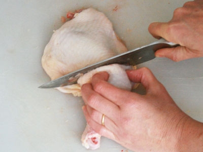 нога на столі