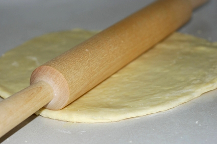 розкачуємо тісто