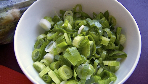 нарізаний зелений лук