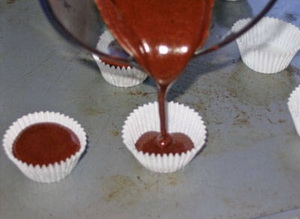 наповнюємо сумішшю формочки