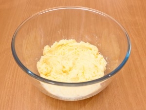змішуємо масло з цукром