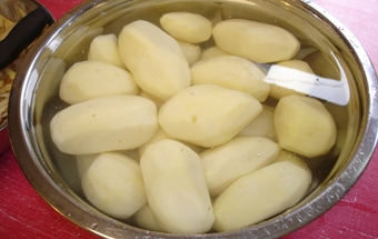 очистити картоплю від шкірки