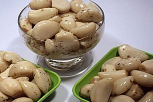 Маринований часник