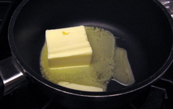 розтоплюємо вершкове масло