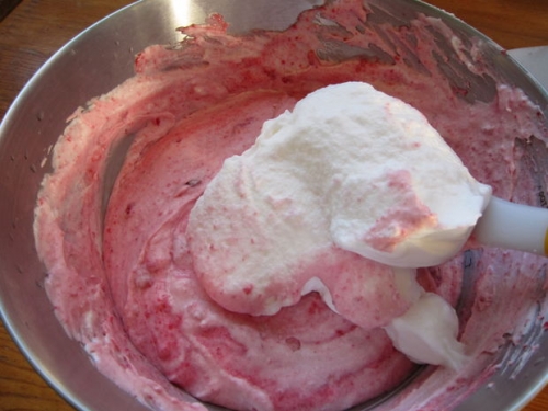 з'єднайте зі збитим білком