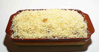 сир зверху картоплі і риби