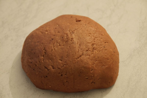 через 3 години дістаємо тісто і ще раз вимішуємо