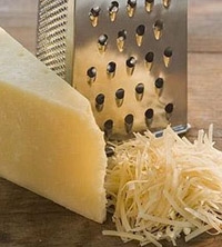 Натираємо сир