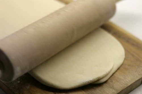 Розкачуємо листкове тісто