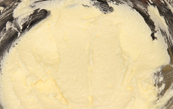 перетираємо цукор з маслом