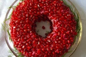 Салат "Гранатовий браслет"